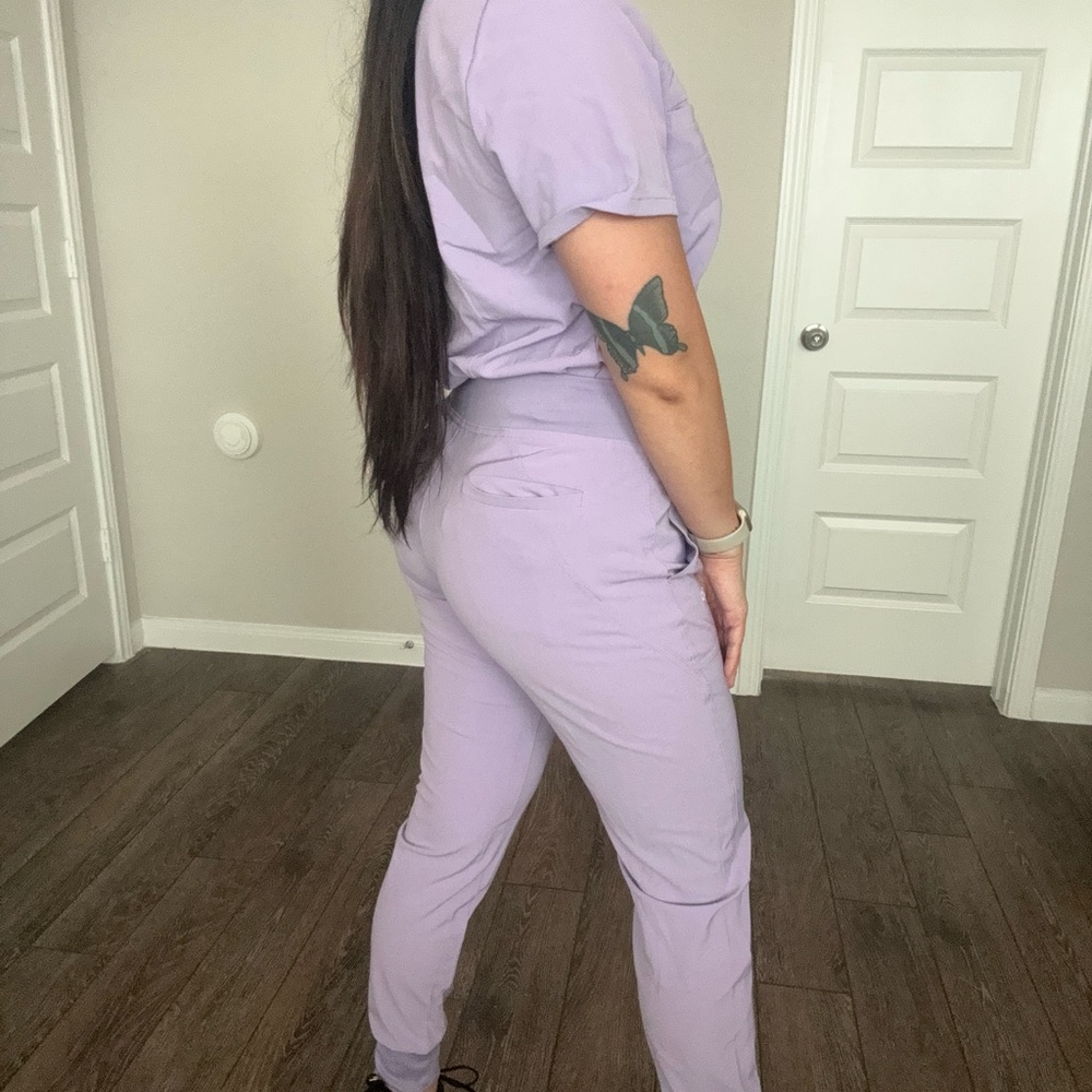 Like New Lago Scrubs Set - Lavendar